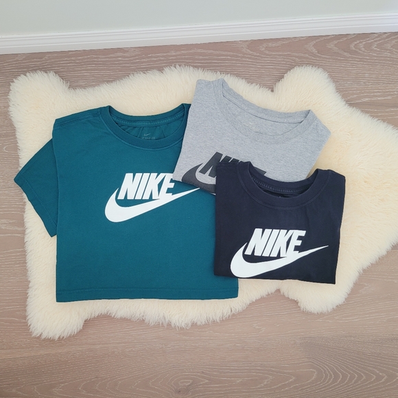 EUC Set of 3 Nike crop tops size S-M - Picture 1 of 7